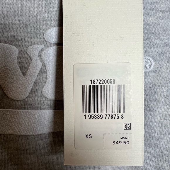 42-NWT Levi’s Crewneck Heather Gray - Picture 4 of 4